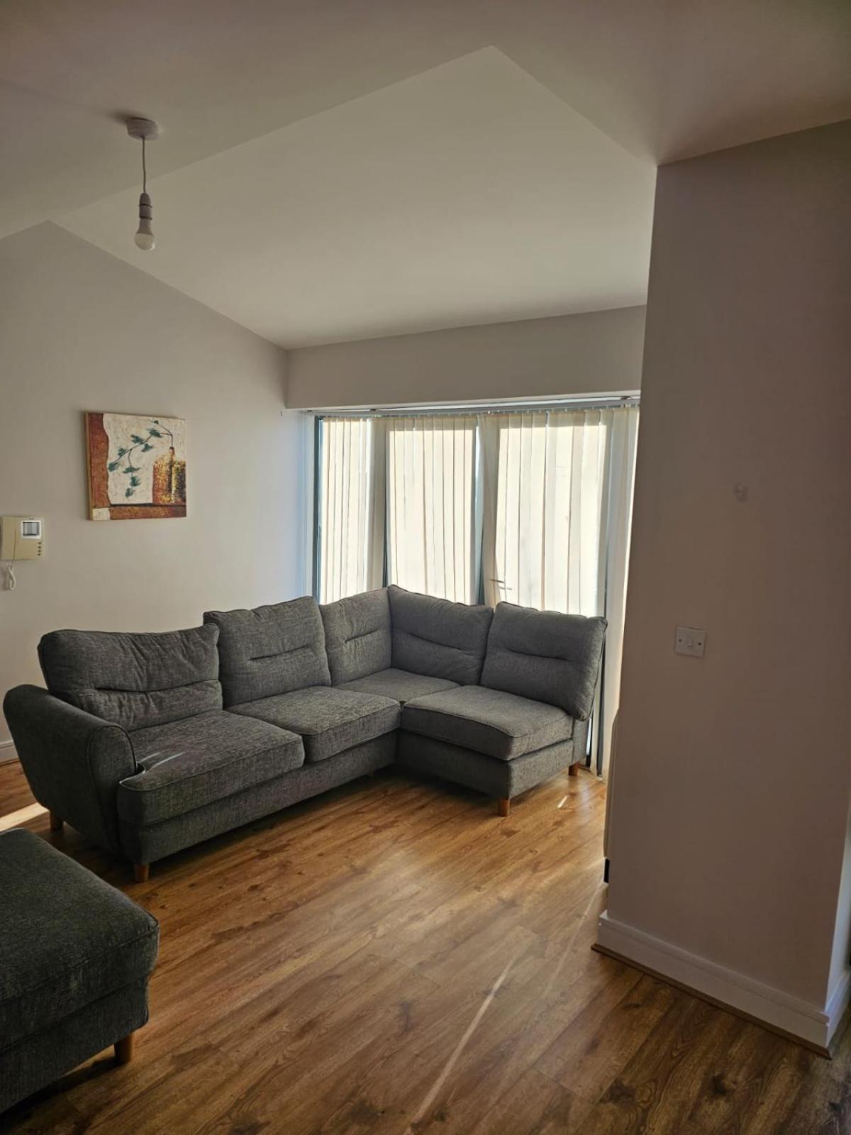 Cozy 2 Bedroom Apartment Кілкенні Екстер'єр фото